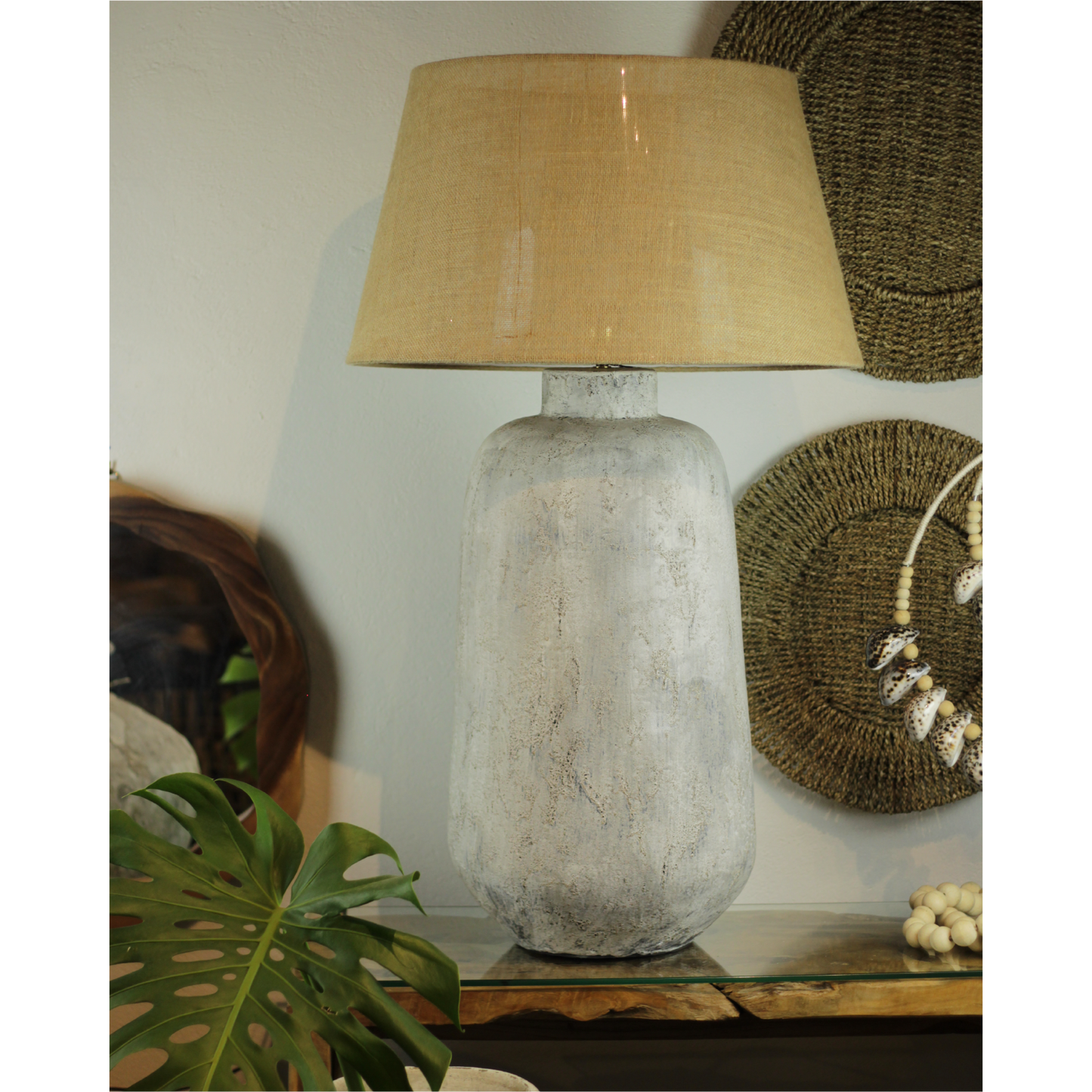 Lámpara de Mesa Hutan White PRE-VENTA (8/02/2026)